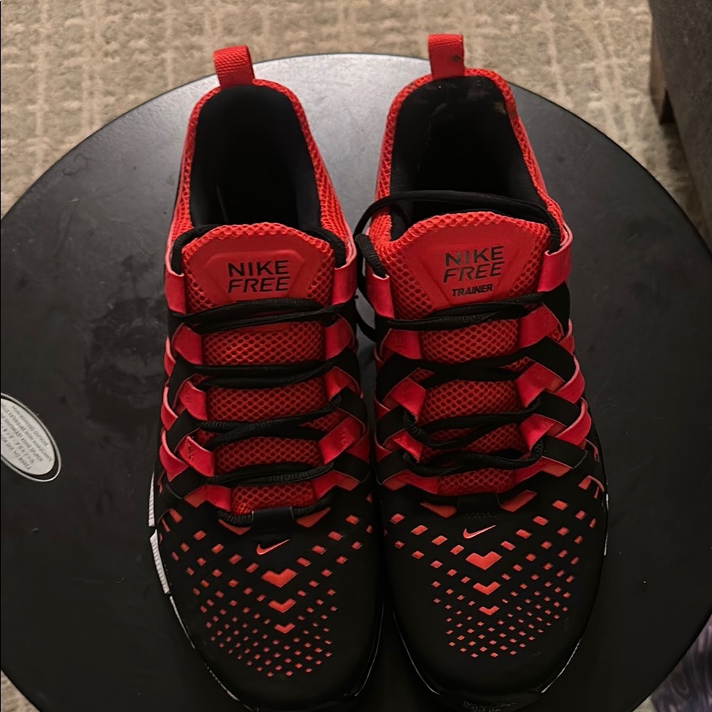 Men's Nike Free Trainer Red and Black  Sneakers.   Size 10.5